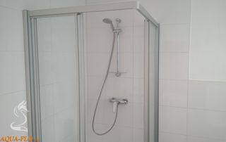 douche salle de bain blanche