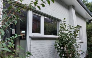 maison blanche avec profilés en PVC