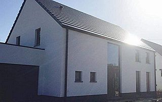 belle maison avec châssis en aluminium