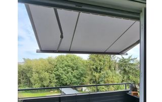 balcon avec tente solaire