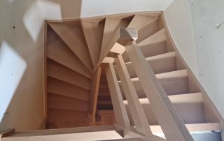 escalier tournant en bois