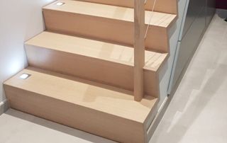 marches d'escalier avec éclairage intégré