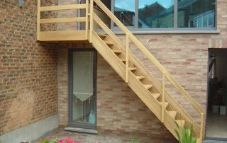 escalier extérieur en bois