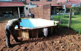 construction d'une piscine en bois hors-sol