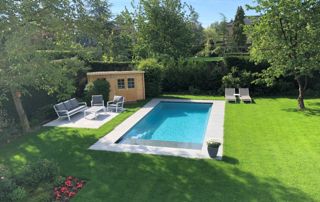 grande piscine dans jardin