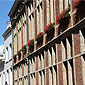 façade balcons fleurs