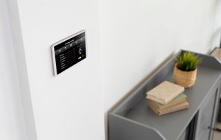 Tablette intelligente au mur