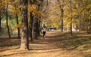 photo d'une femme pratiquant la course à pied