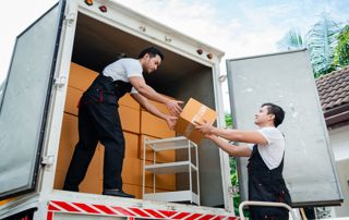 chargement camion de déménagement