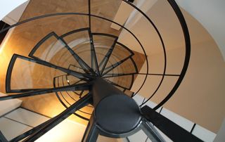 escalier hélicoidal en verre