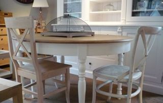 table et chaises blanches