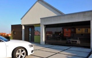 voiture devant garage moderne