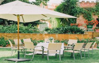 parasol blanc jardin