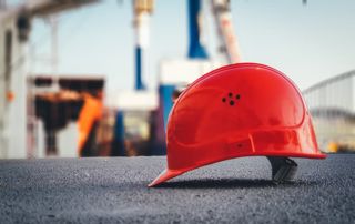 casque de protection sur un chantier